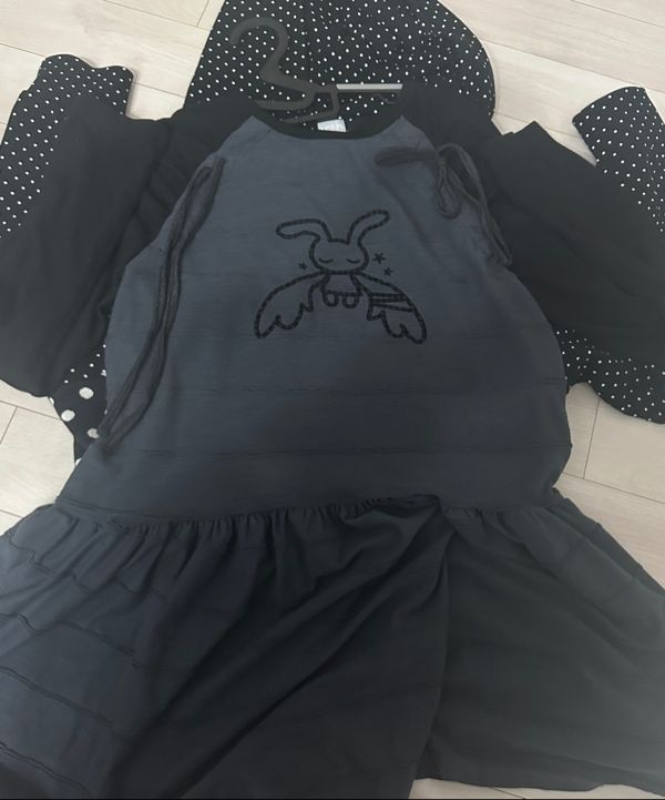 MUSINSA公式 | HUG YOUR SKIN Angel Patch Raglan Dress (Black