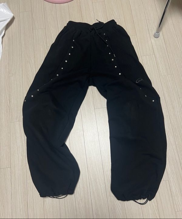 MUSINSA | NASTYKICK Waffle Stud Sweatpants (Black) K25QC692