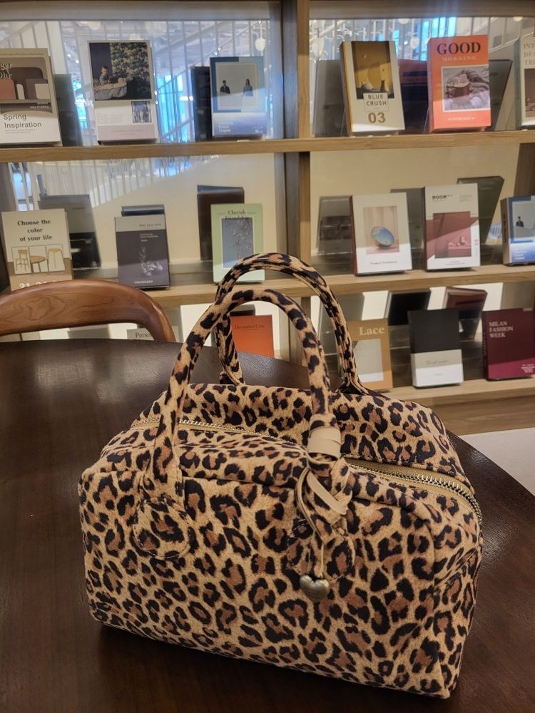 [Margesherwood] / ☆ PUMPKIN / cream leopard suede MUSINSA | MARGESHERWOOD SOFT BOWLING BAG_cream leopard suede