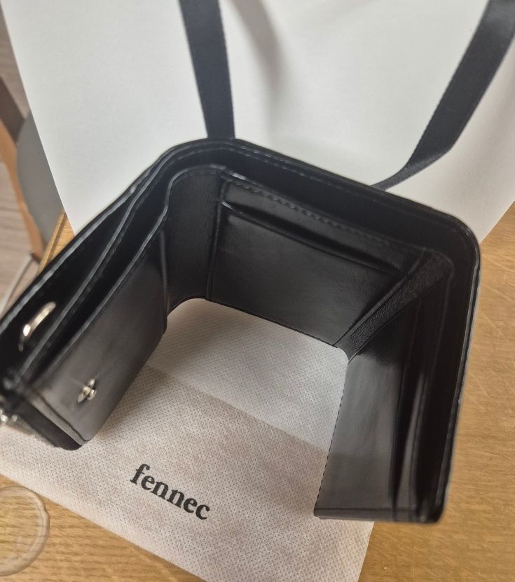 MUSINSA | fennec HEARTY ZIPPER WALLET - BLACK