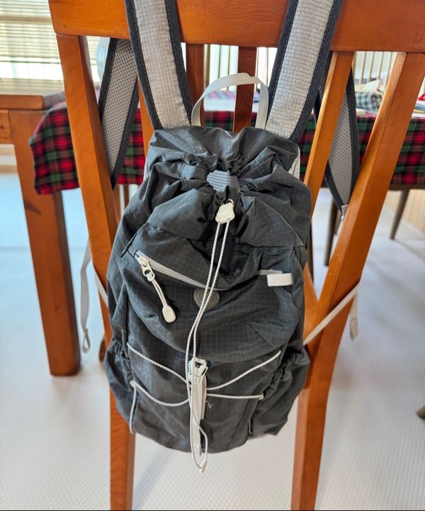 MUSINSA公式 | fennec AIRY POCKET BACKPACK - CHARCOAL