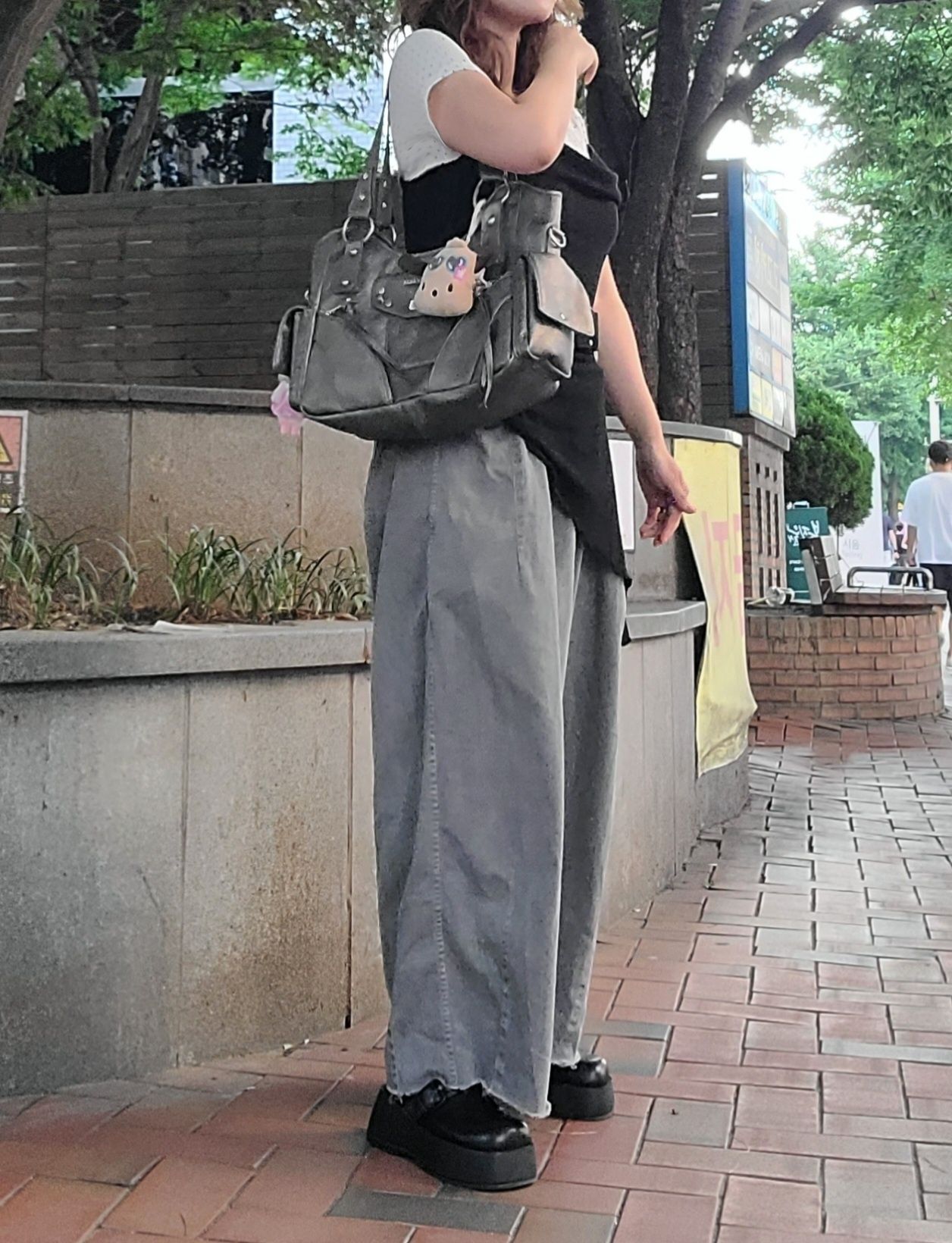 IUGAMAKARAS Studded Shoulder Bag シルバー MUSINSA公式 | IUGAMAKARAS Studded Leather Shoulder Bag (Silver)
