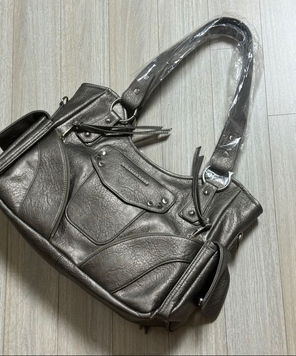 IUGAMAKARAS Studded Shoulder Bag シルバー MUSINSA公式 | IUGAMAKARAS Studded Leather Shoulder Bag (Silver)