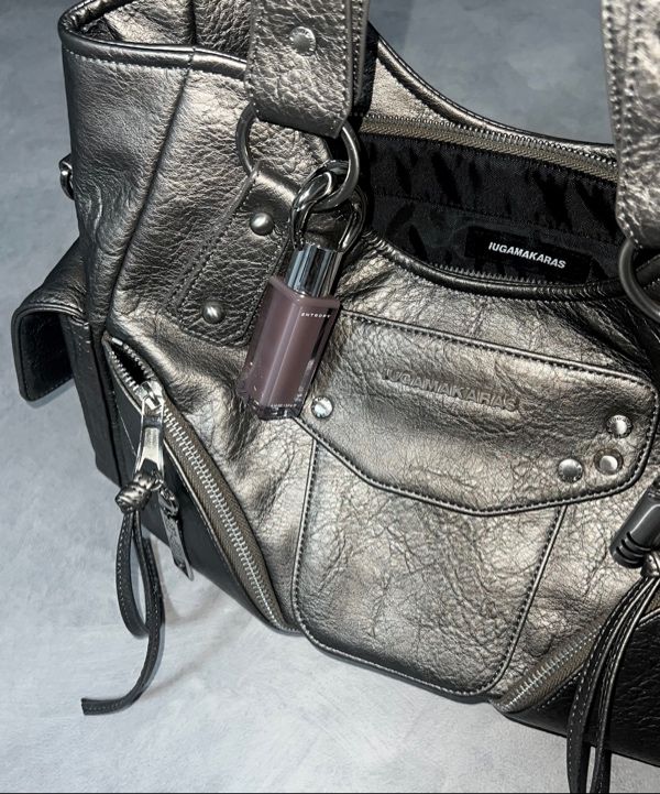 MUSINSA公式 | IUGAMAKARAS Studded Leather Shoulder Bag (Silver)