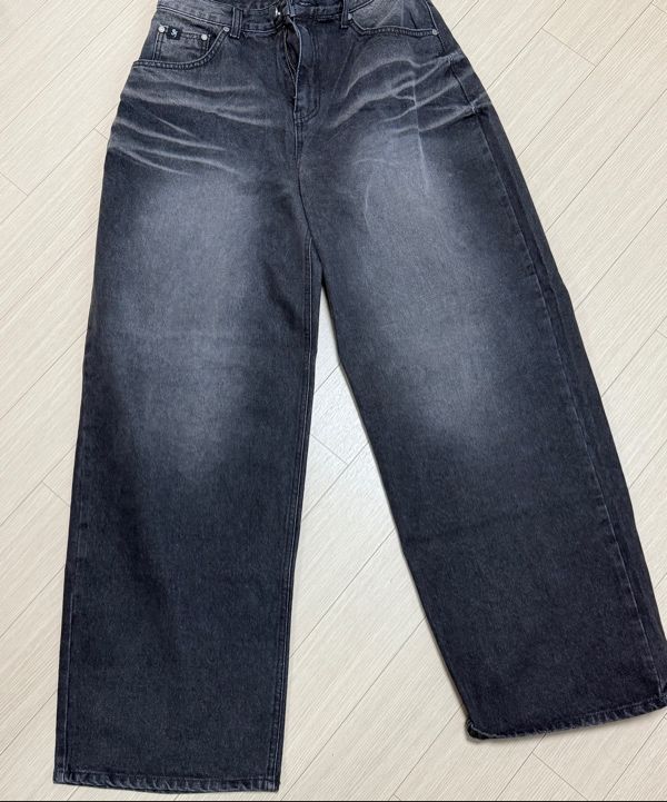 MUSINSA | SYNERJYN OVERSIZED CAT WASHING DENIM PANTS BLUE