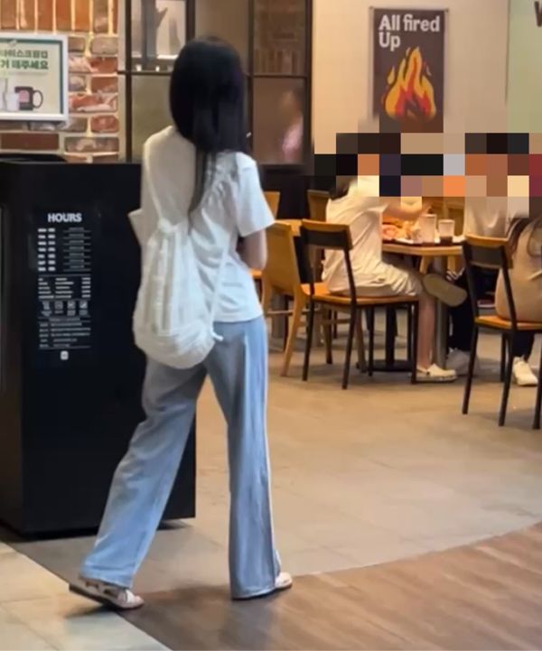 MUSINSA公式 | MARGARIN FINGERS LACE FRILL STRING BAG (WHITE)