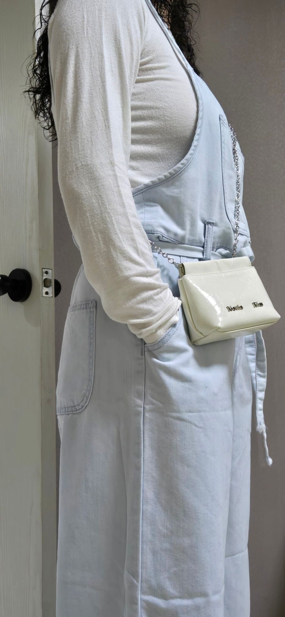 折りたたみ財布 [MATINKIM]glossy leather mini wallet bag in dark silver MUSINSA | MATIN KIM GLOSSY LEATHER MINI WALLET BAG IN DARK