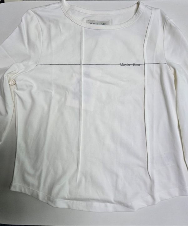 MUSINSA公式 | MATIN KIM TUCK DETAIL SMALL LOGO TOP IN WHITE