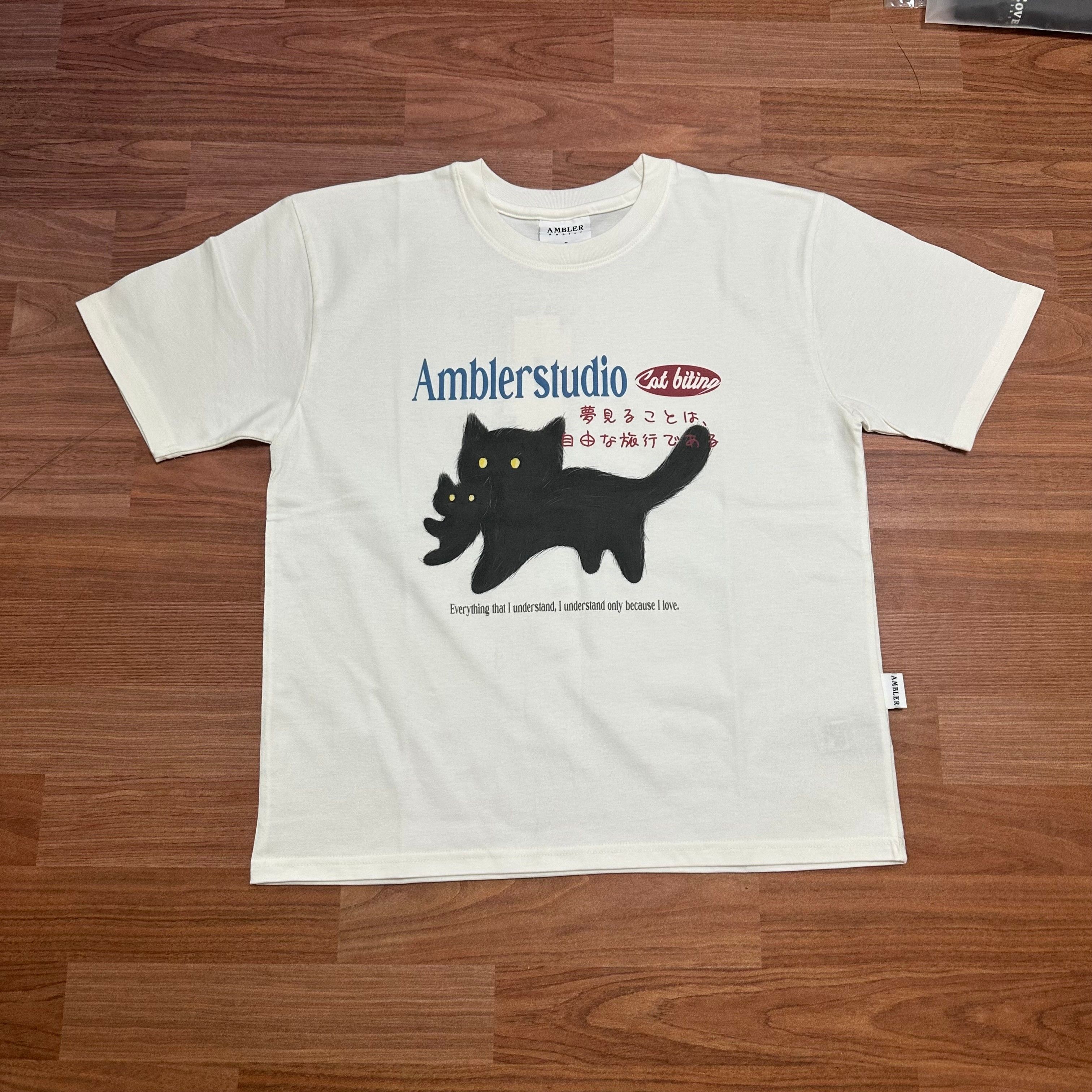 【AMBLER】 Unisex Cat biting graphic short sleeve t-shirt MUSINSA | AMBLER Cat biting graphic short sleeve t-shirt