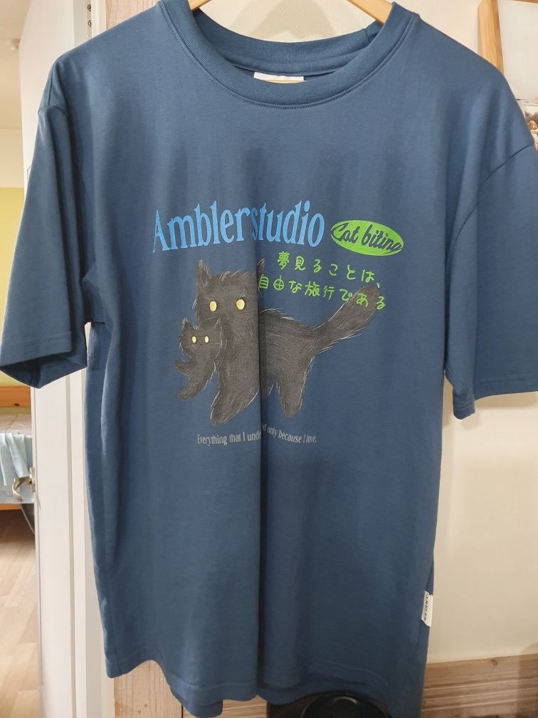 【AMBLER】 Unisex Cat biting graphic short sleeve t-shirt MUSINSA | AMBLER Cat biting graphic short sleeve t-shirt