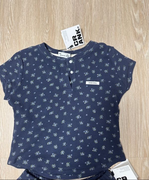 MUSINSA公式 | CRANK Flower Henley Neck Top_Oatmeal