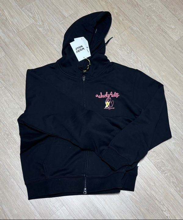 MUSINSA | WACKY WILLY Kiki Leo Logo Hoodie Black