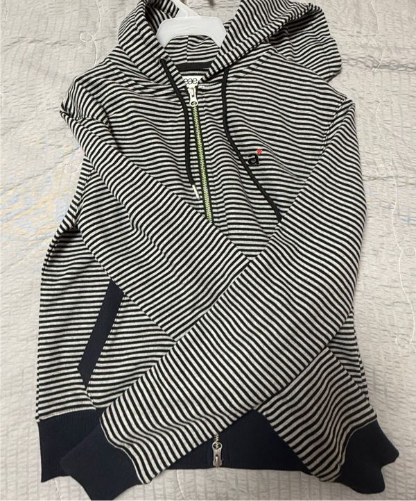 【aeae】★ストライプSMALL LETTERフードジップアップ★ aeae パーカー STRIPE SMALL LETTER HOOD ZIP UP レディース