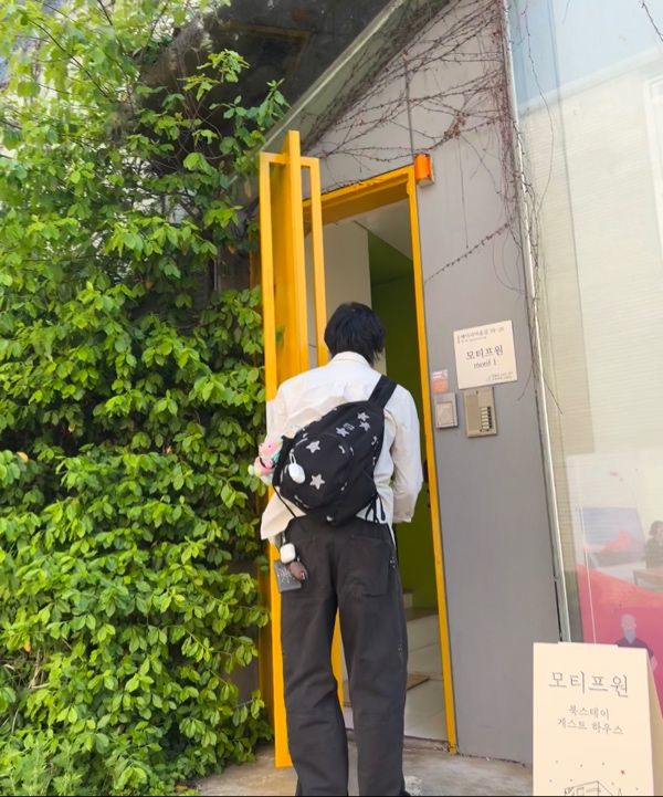 MUSINSA | MUWM Nest Sling Backpack (Black Star)