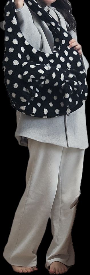 MUSINSA | SIO Dot Fluffy Shoulder Bag [Black]