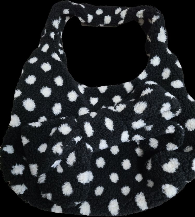 MUSINSA公式 | SIO Dot Fluffy Shoulder Bag [Black]