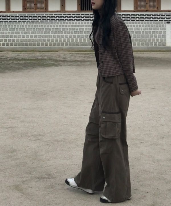 MUSINSA | AAKAM Knee Pin-tuck Contrast Cargo Pants (Brown)