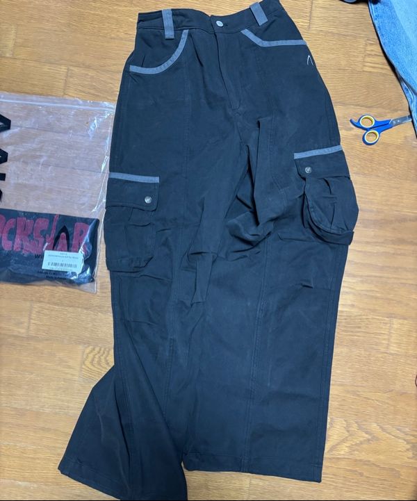 MUSINSA公式 | AAKAM Knee Pin-tuck Contrast Cargo Pants (Black)