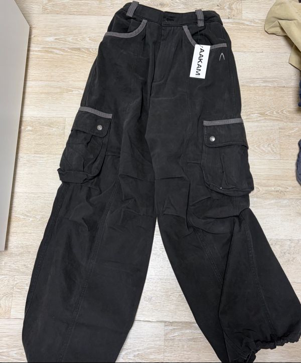 MUSINSA | AAKAM Knee Pin-tuck Contrast Cargo Pants (Black)
