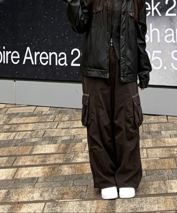 MUSINSA公式 | AAKAM Knee Pin-tuck Contrast Cargo Pants (Black)