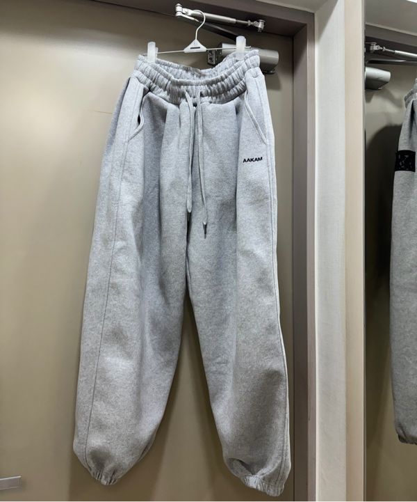 MUSINSA公式 | AAKAM Laced CROS2 Patch Sweatpants (Gray)