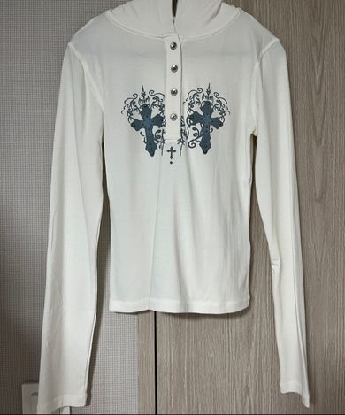 MUSINSA | AAKAM Studded CROS2 Hooded Long Sleeve (White)