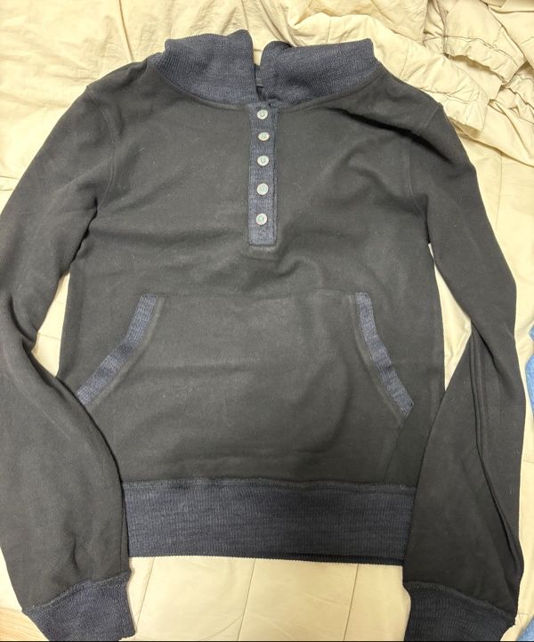 MUSINSA公式 | AAKAM Contrast Logo Button Hoodie (Black)