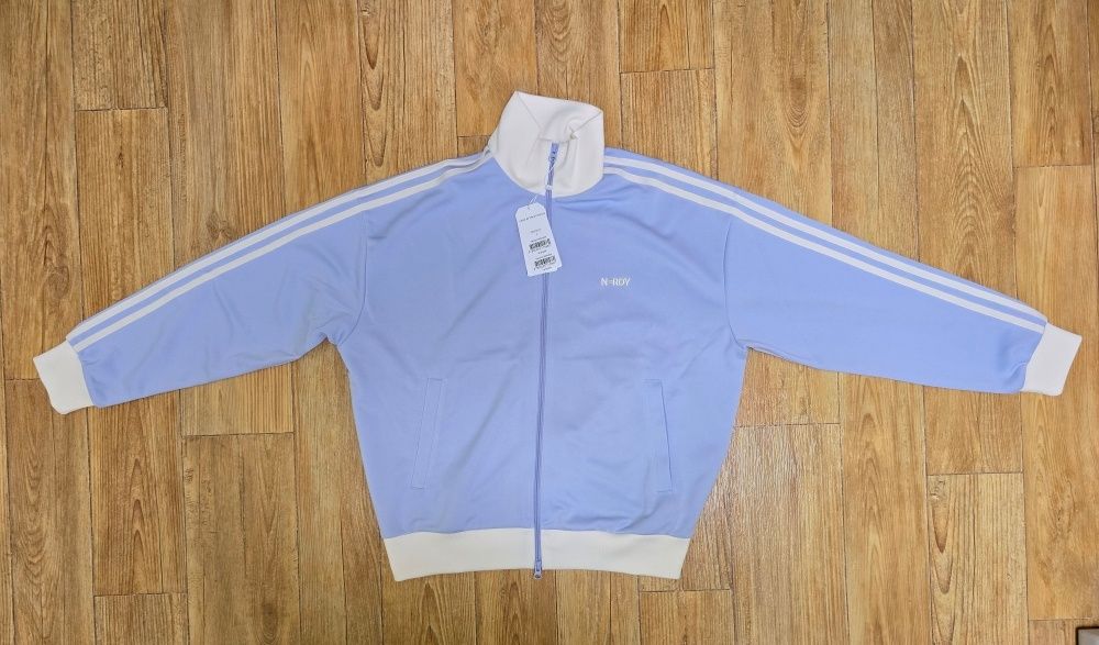 MUSINSA | NERDY Classic NY Track Top (Cream/Pale Blue/Black)