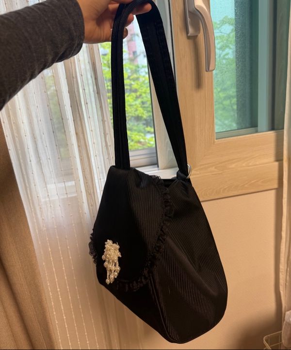 TYPESERVICE ♥ Pearl Trim Ruffled 2-Way Bag/追跡付 MUSINSA公式 | TYPESERVICE Pearl Trim Ruffled 2-Way Bag [Black]