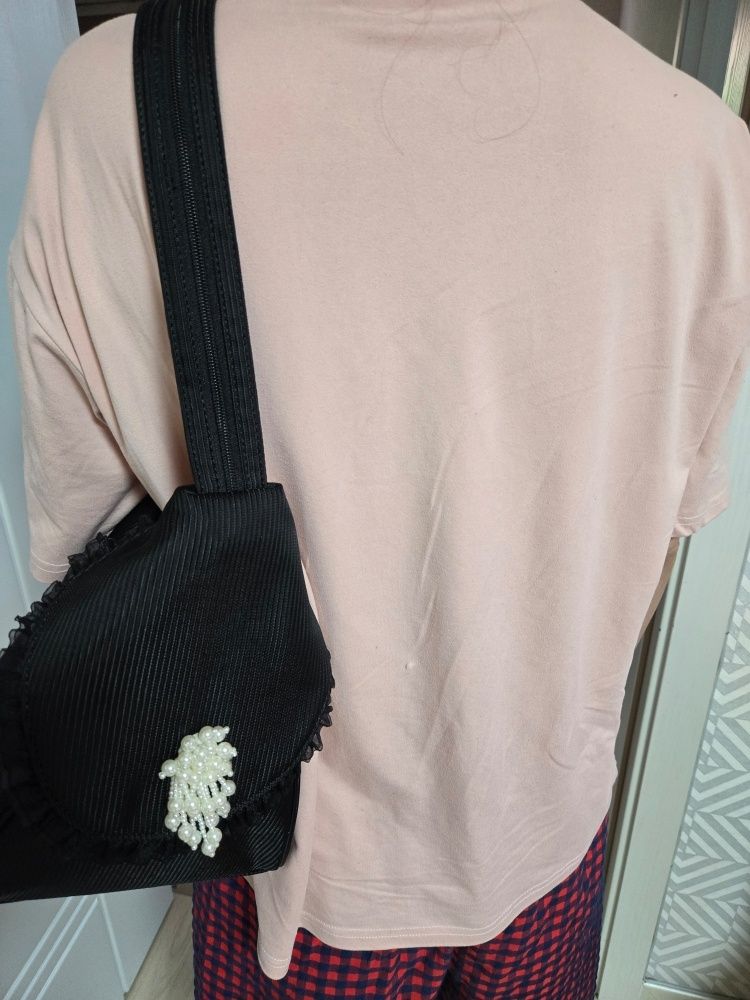 MUSINSA公式 | TYPESERVICE Pearl Trim Ruffled 2-Way Bag [Black]