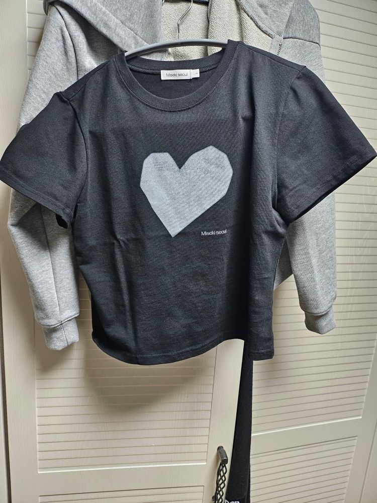 【Miseki SEOUL】25ss Hearts short sleeves MUSINSA | MISEKI SEOUL Hearts short sleeves BLACK