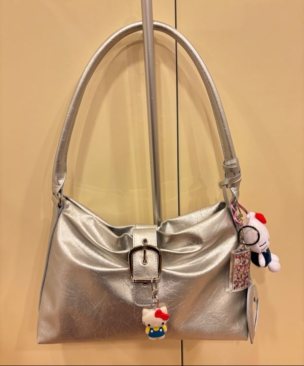 【VVV】韓国人気★ Ribbon Hobo Buckle Shoulder Bag MUSINSA | VVV Ribbon Hobo Buckle Shoulder Bag _ Black
