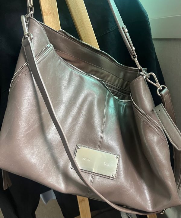 MUSINSA公式 | MATIN KIM SIDE ZIPPER SHOULDER BAG IN DARK BROWN