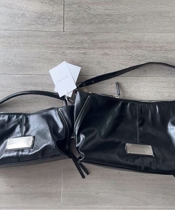 バッグ SIDE ZIPPER TWO WAY BAG IN BLACK MUSINSA公式 | MATIN KIM SIDE ZIPPER TWO WAY BAG IN BLACK