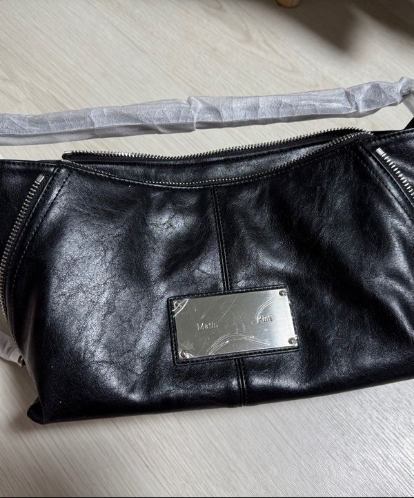 【MATIN KIM】SIDE ZIPPER TWO WAY BAG SIDE ZIPPER TWO WAY BAG IN BLACK – Matin Kim