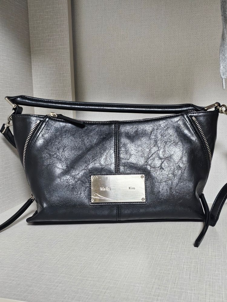 【Matin Kim】MATIN SIDE ZIPPER TWO WAY BAG MUSINSA | MATIN KIM SIDE ZIPPER TWO WAY BAG IN BLACK