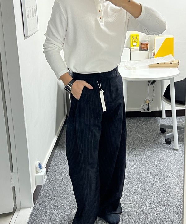 MUSINSA | SIGNATURE Multi-tuck wide slacks [black]
