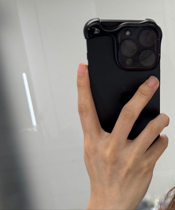 MUSINSA | LISA [ALTEREGO] LISA x ARC Phonecase BLACK_iPhone 16 Pro