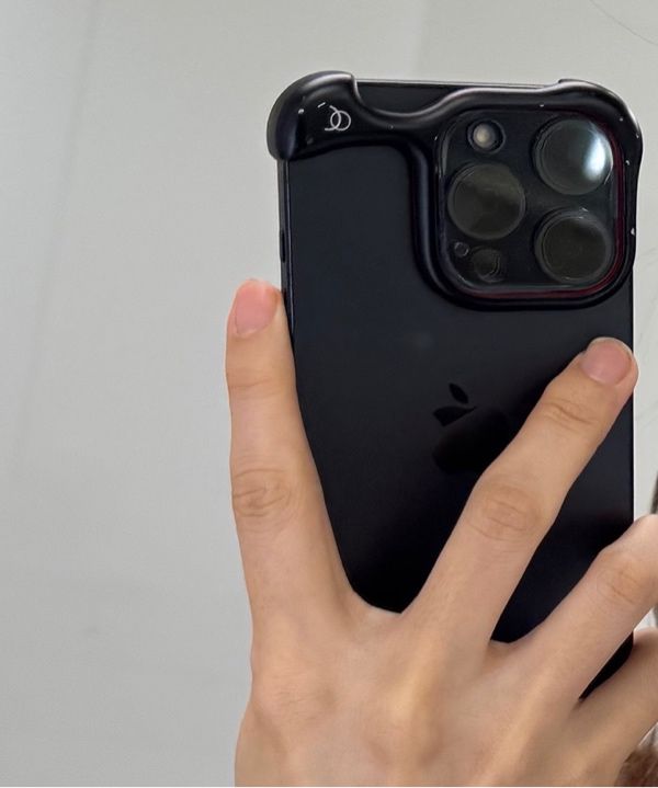 iPhoneアクセサリー LISA X ARC iPhone 15 Pro CASE / BLACK LISA ARC PHONECASE ブラック iPhone 15 Pro iPhoneアクセサリー LISA