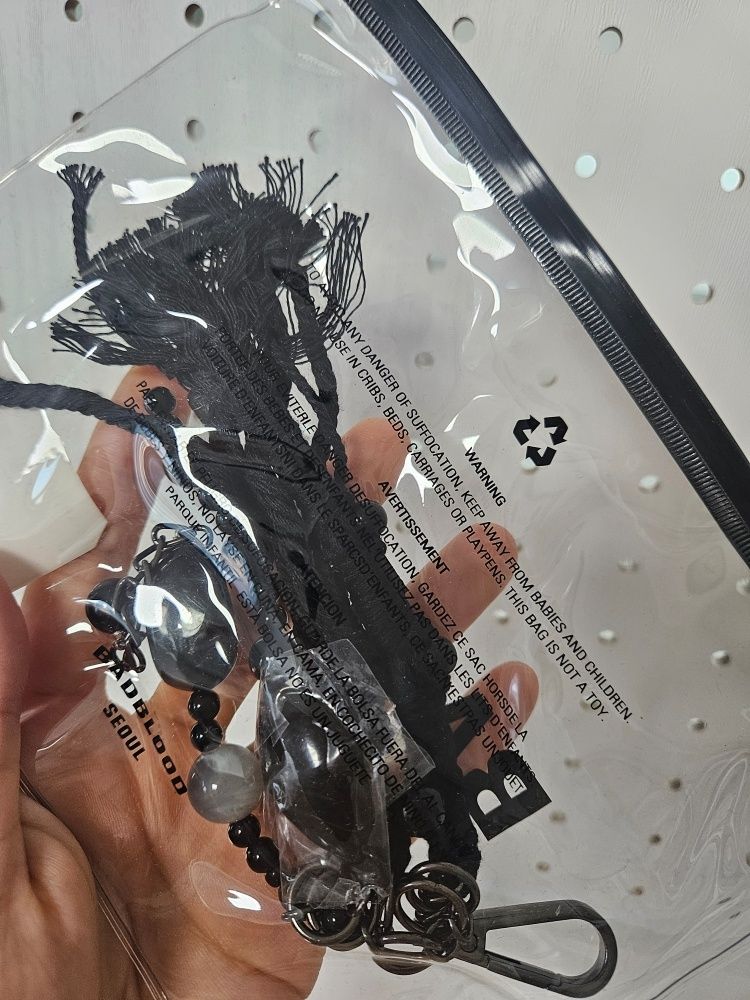 MUSINSA | BADBLOOD Ellipse Symbol Keyring - Black