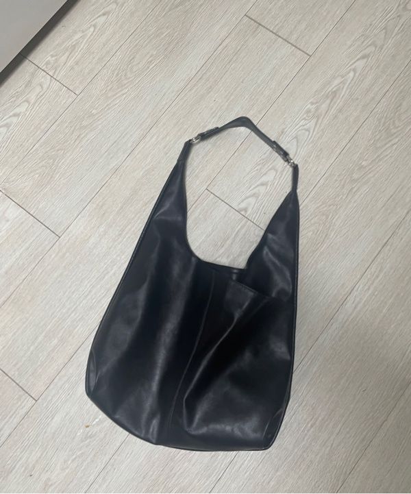★YEOMIM★ medium slash hobo bag (black) MUSINSA | YEOMIM medium slash hobo bag (black)