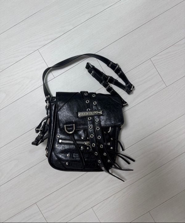 MUSINSA | LECYTO Tenacity Leather Cross Bag_[Black]