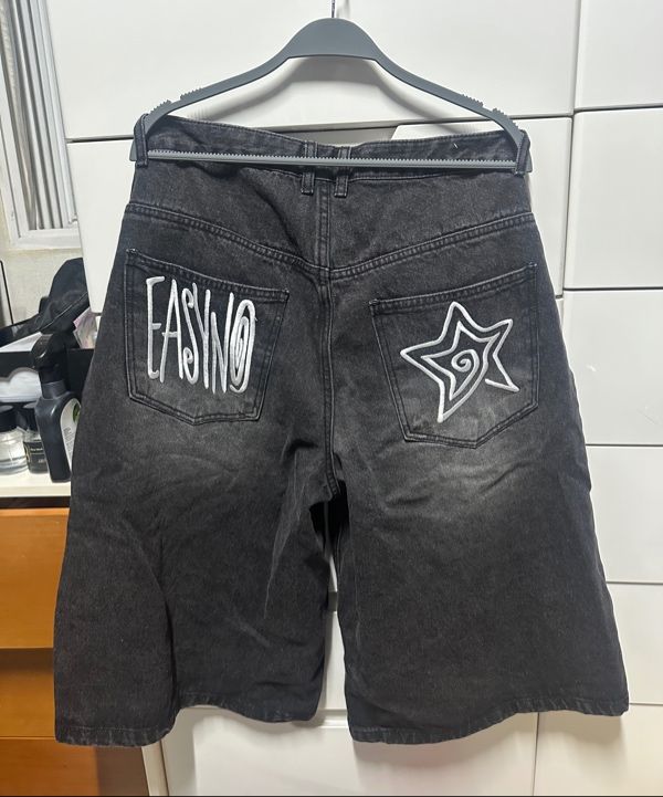 デニム・ジーパン [EASY NO EASY] STAR CROPPED DENIM BERMUDA SHORTS EASY NO EASY] STAR CROPPED DENIM BERMUDA SHORTS (デニム