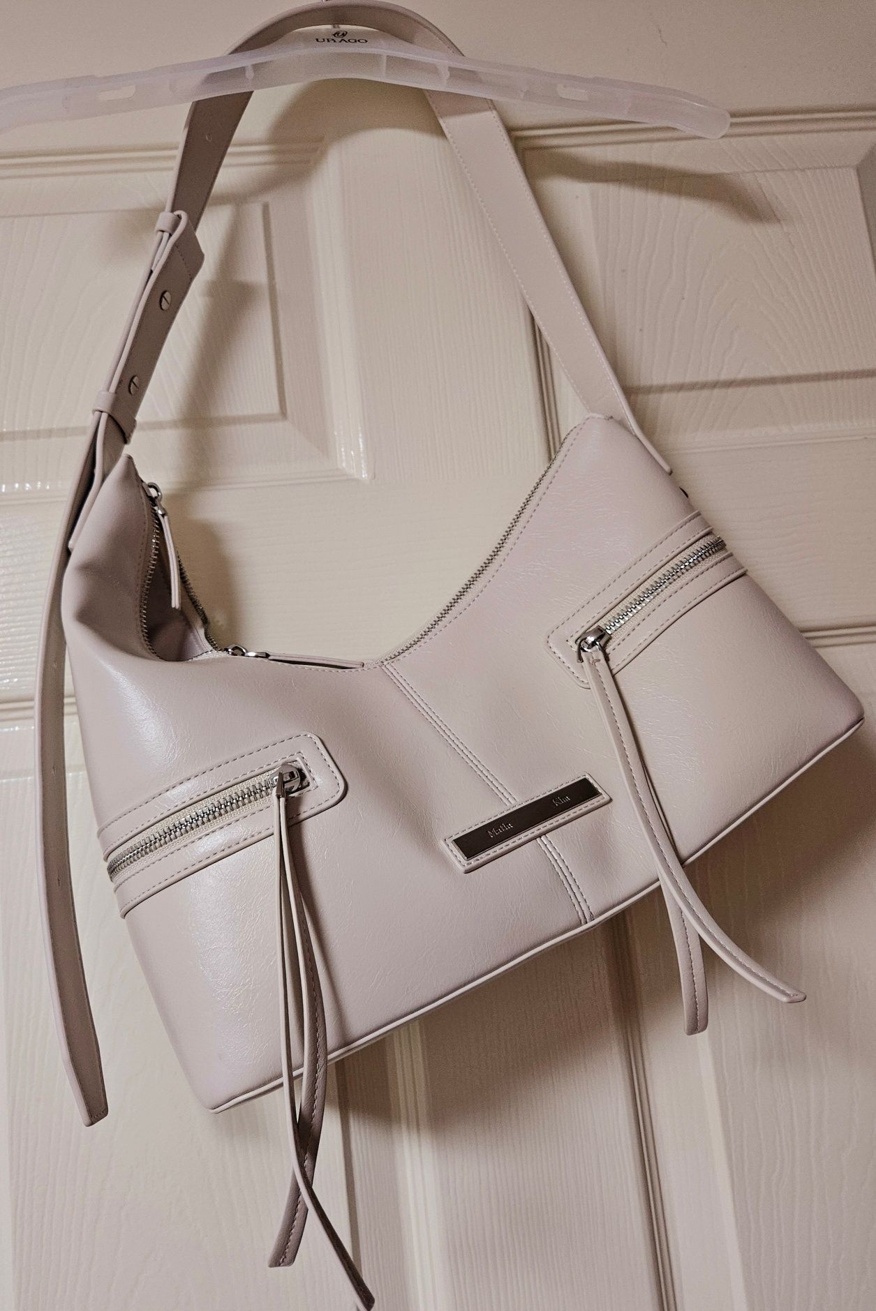 ショルダーバッグ・ポシェット [MATINKIM]asymmetrical zipper bag in ivory MUSINSA | MATIN KIM ASYMMETRICAL ZIPPER BAG IN IVORY