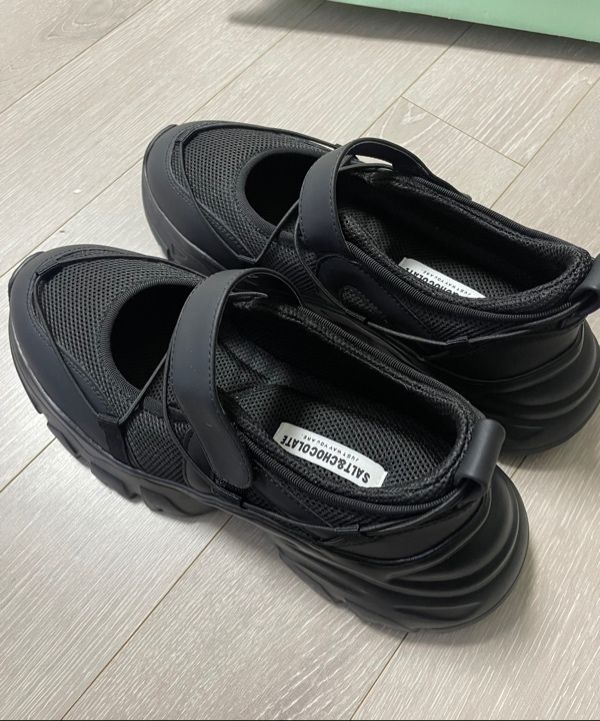 MUSINSA | SALT AND CHOCOLATE Odette Air Velcro Sneakers