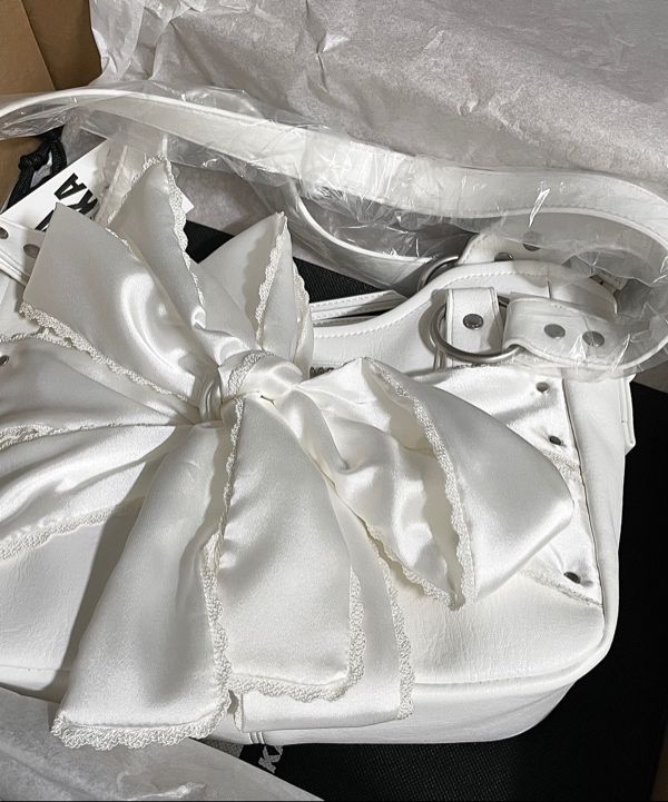 MUSINSA公式 | IUGAMAKARAS Laced Ribbon Leather Shoulder Bag