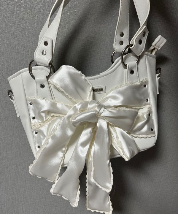 MUSINSA | IUGAMAKARAS Laced Ribbon Leather Shoulder Bag (Black)