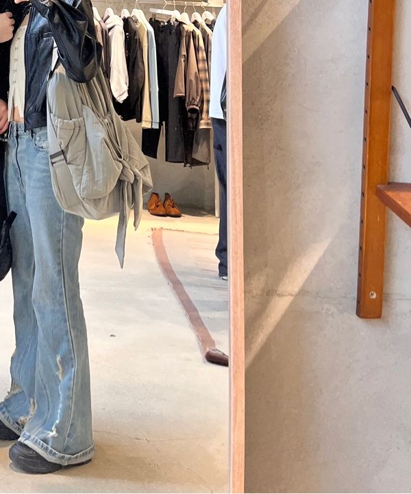 ★RAIVE★ Demage Boots Cut Denim Pants in Blue VJ5SL40122 MUSINSA | RAIVE Demage Boots Cut Denim Pants in Blue VJ5SL401-22