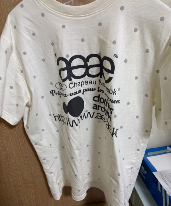MUSINSA公式 | AEAE WEB LOGO DOT T-SHIRTS [CREAM]