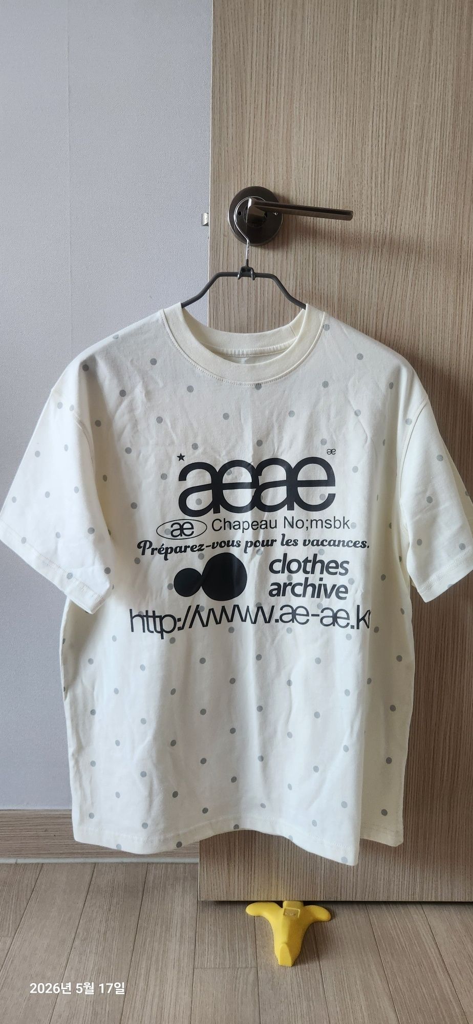 MUSINSA公式 | AEAE WEB LOGO DOT T-SHIRTS [CREAM]